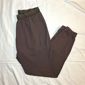 Gymshark men’s lightweight jogger pants